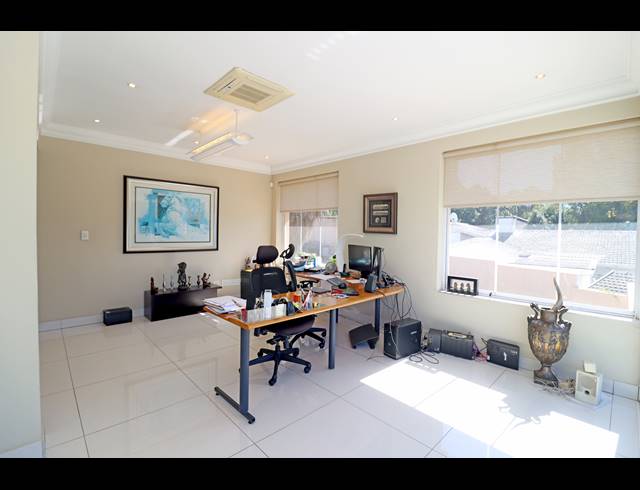 140M² OFFICE TO LET IN VICTORY PARK